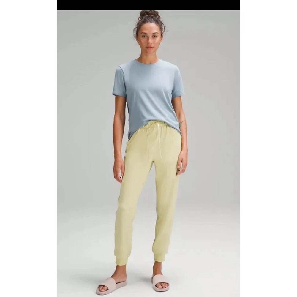 Lululemon Beyond the Studio Jogger Women 6 Yellow Like New High Rise Swift